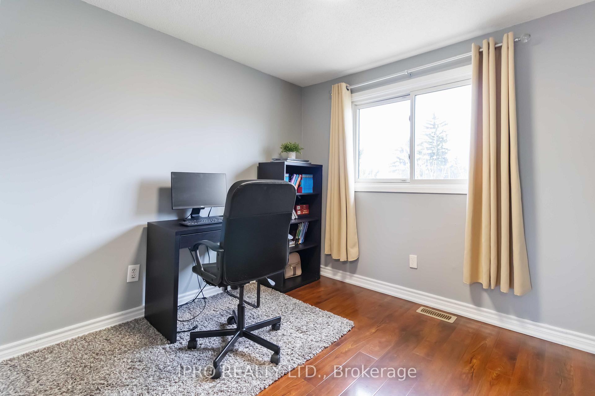 3 Bedrooms Condo at 3345 Silverado, Mississauga For sale