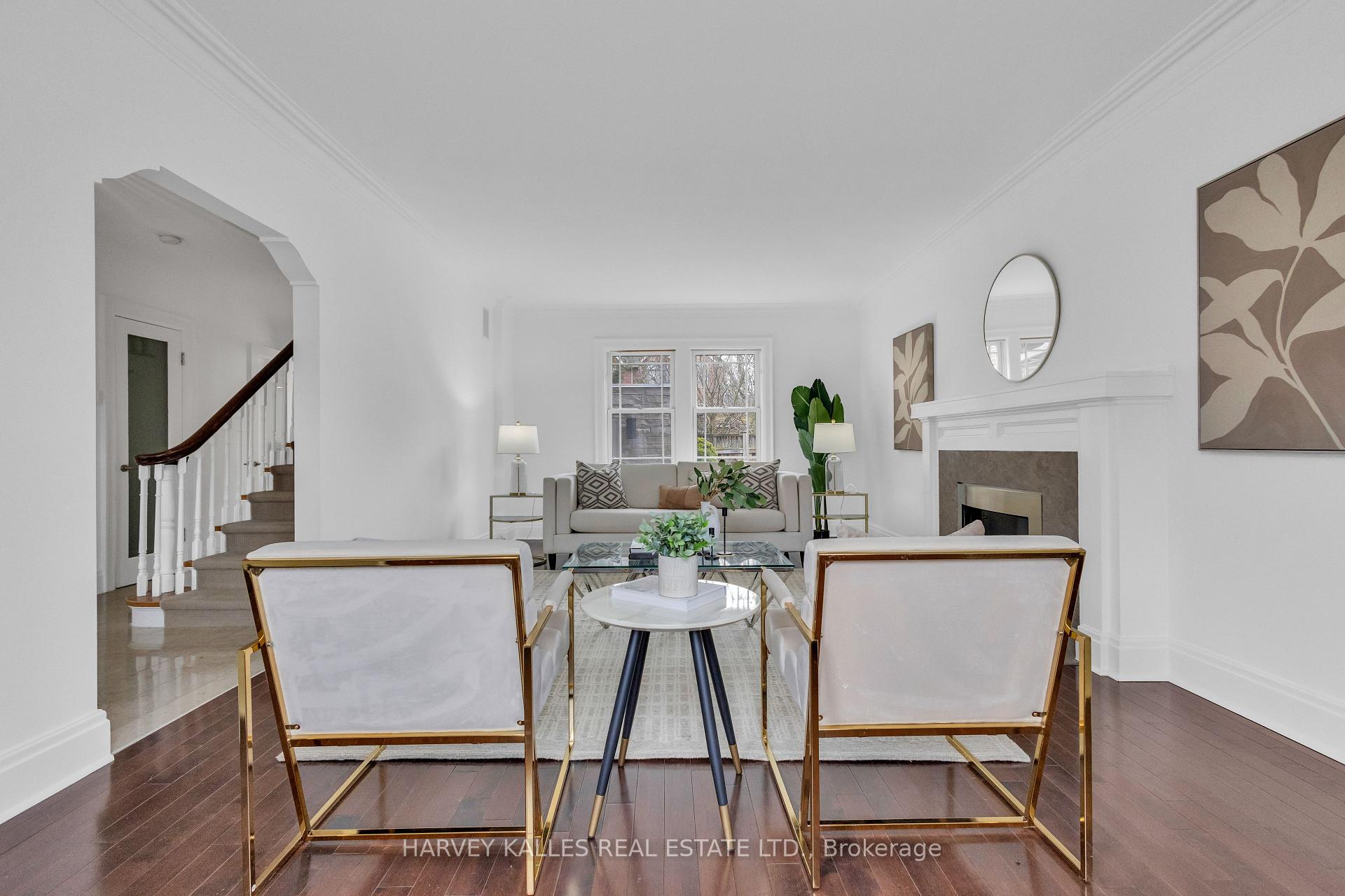 111 Strathallan Boulevard
