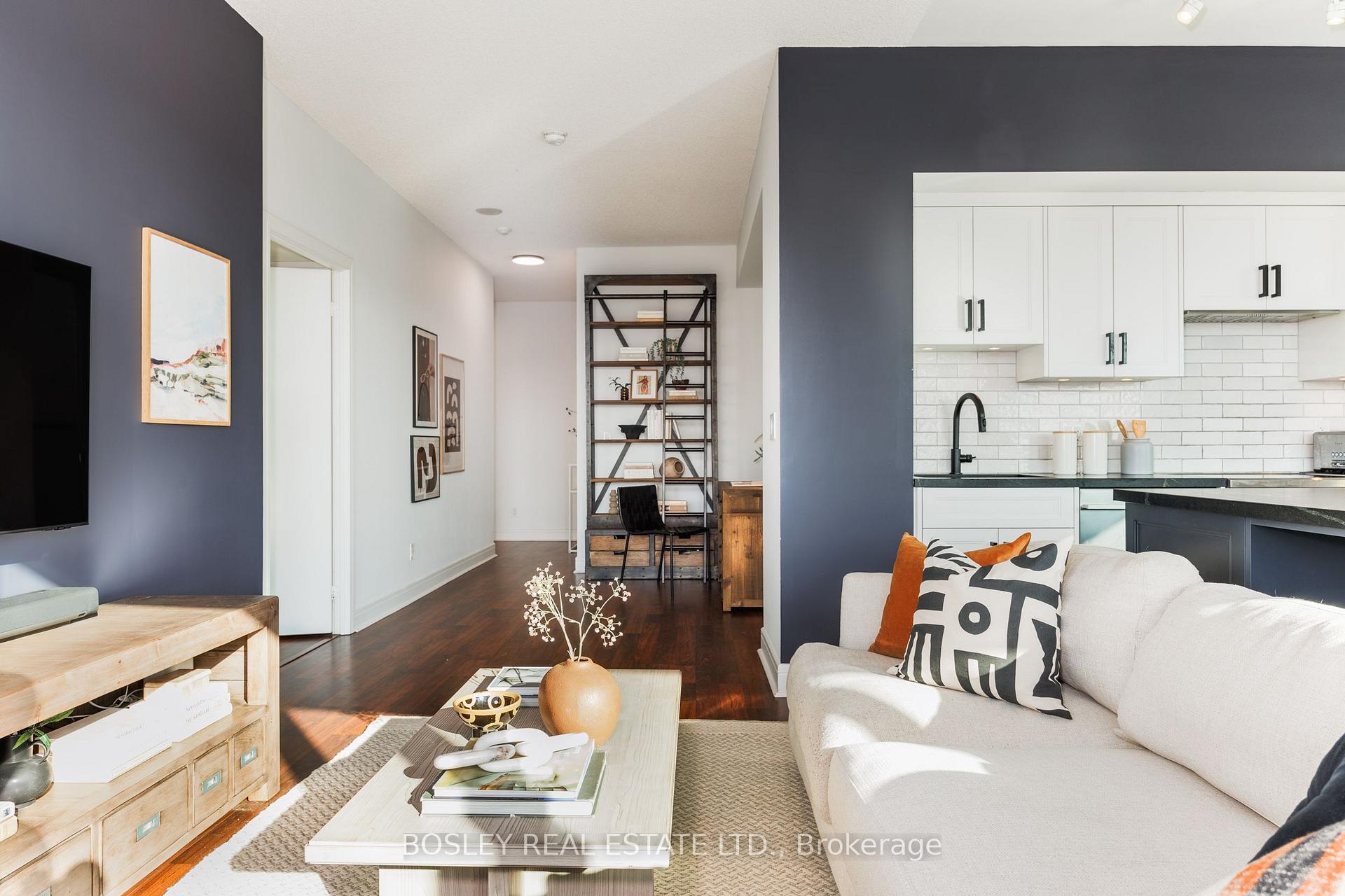 3 Bedrooms Condo at 35 Brian Peck, Toronto For sale