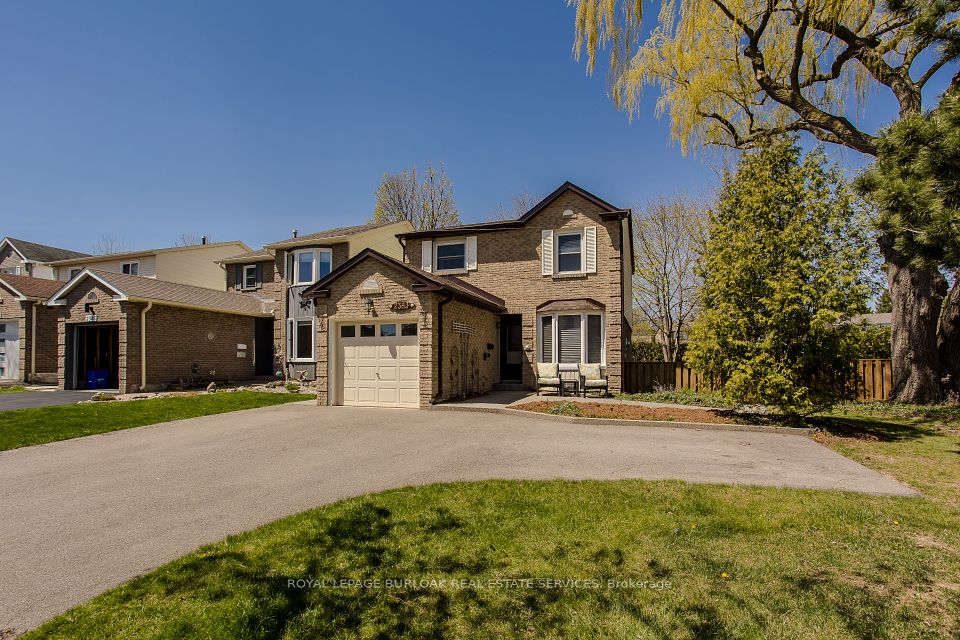 2383 Cotswold Crescent, Burlington, ON L7P 4M3