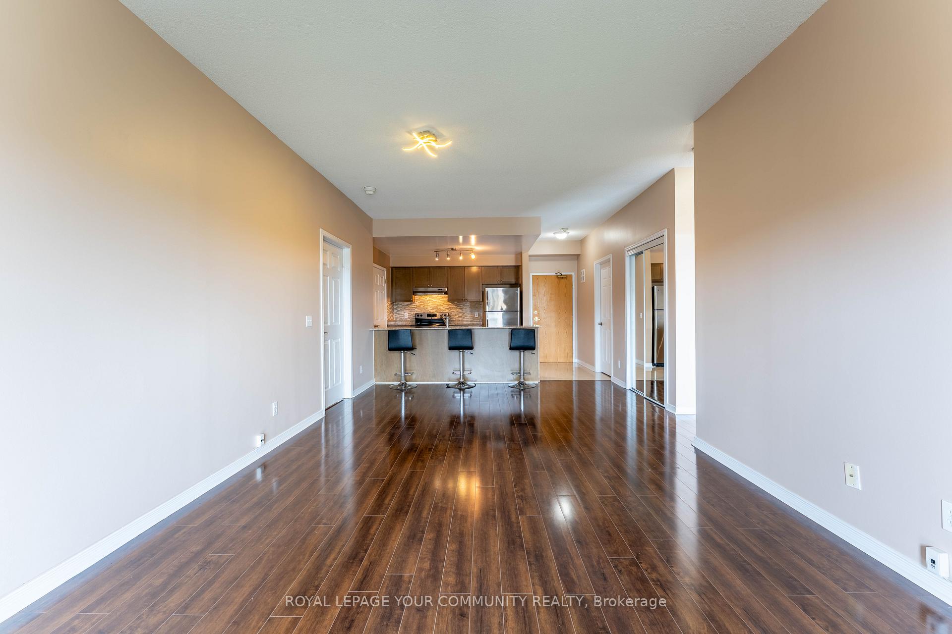 3 Bedrooms Condo at 1 Maison Parc, Vaughan For sale