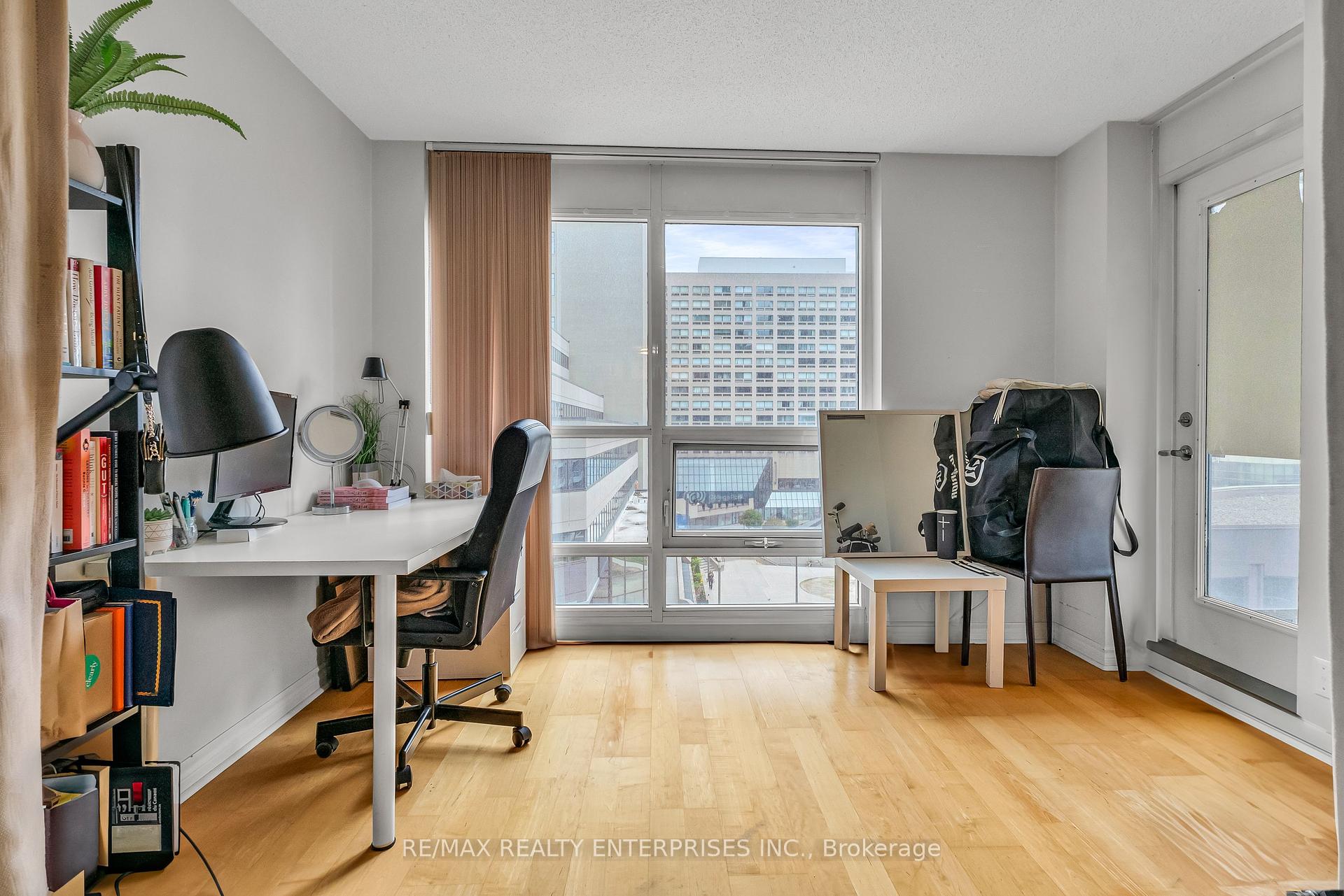2 Bedrooms Condo at 763 Bay, Toronto For sale
