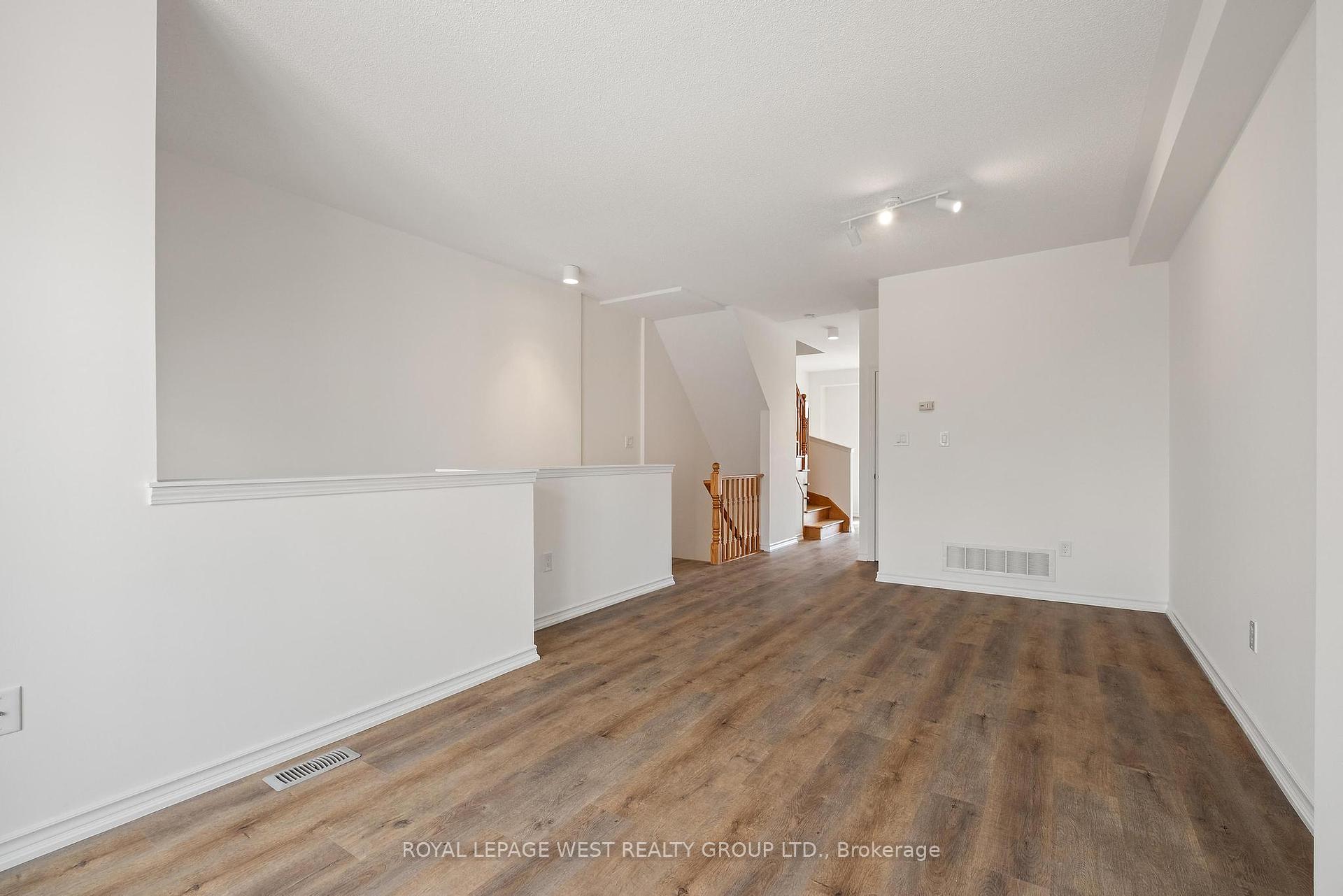 3 Bedrooms Condo at 280 Hillcrest,  Mississauga For sale