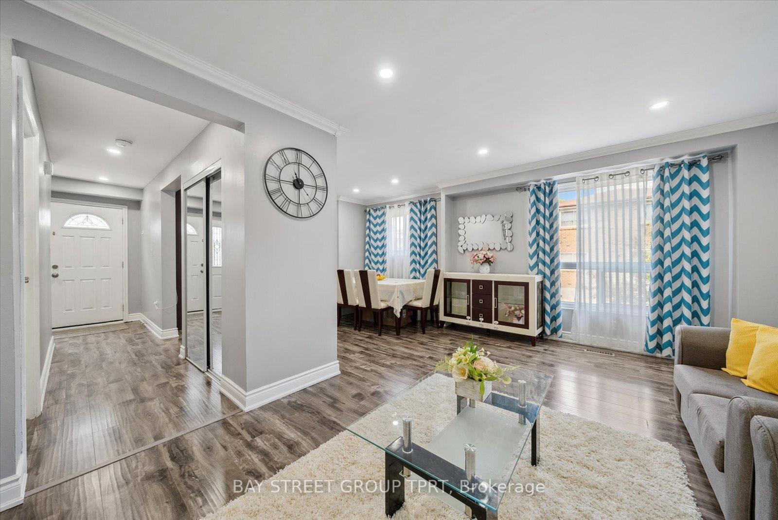 4 Bedrooms Condo at 16 Bur Oak, Toronto For sale