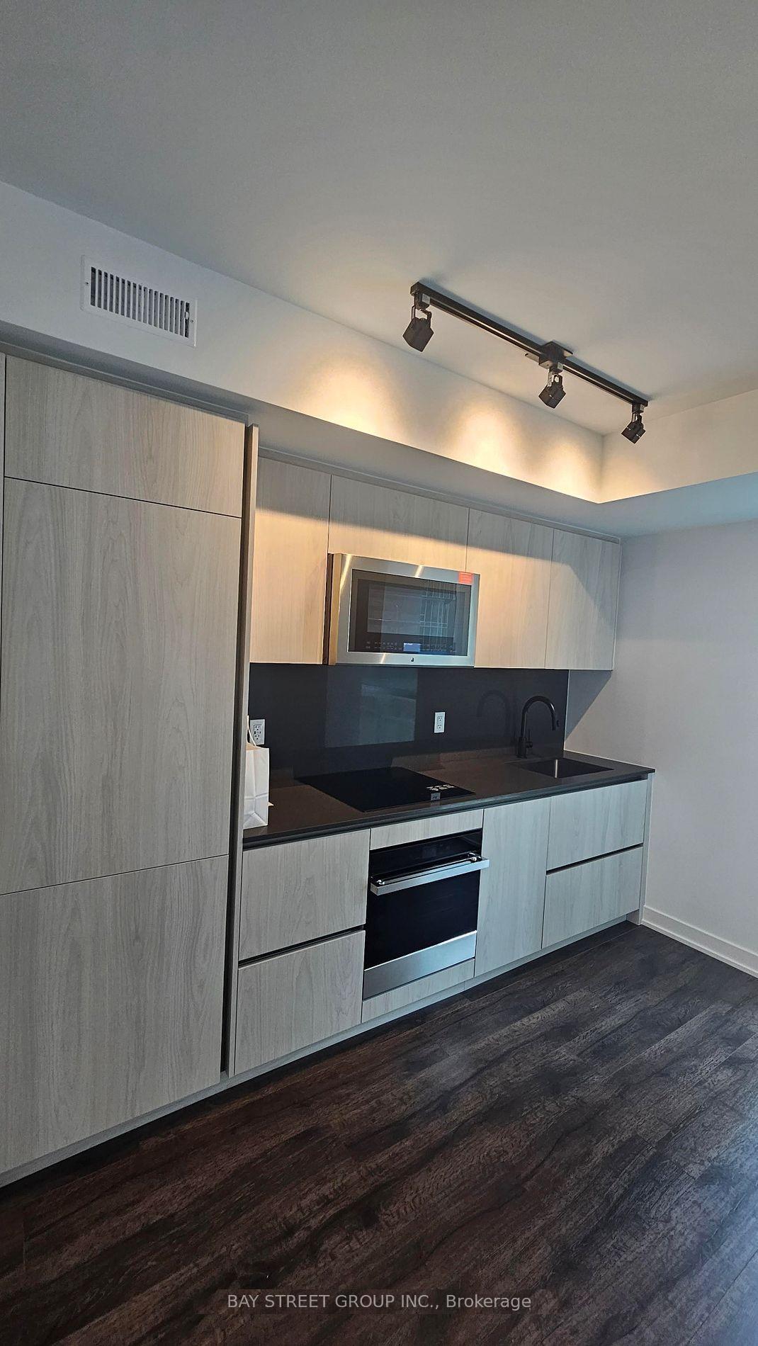 1 Bedroom Condo at 327 King, Toronto For sale