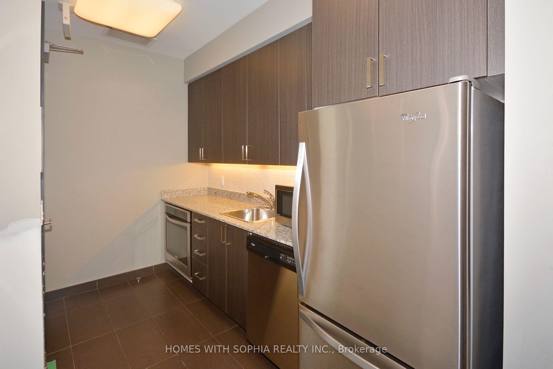 2 Bedrooms Condo at 18 Graydon Hall, Toronto For sale