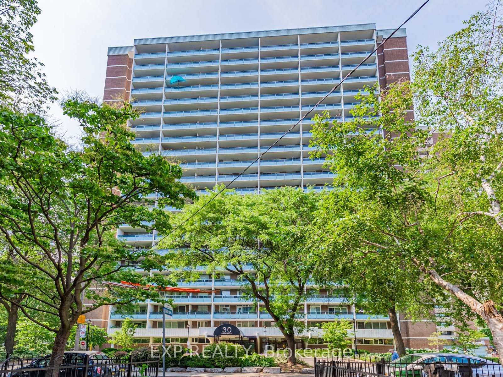 2 Bedrooms Co-op at 30 Gloucester, Toronto For sale