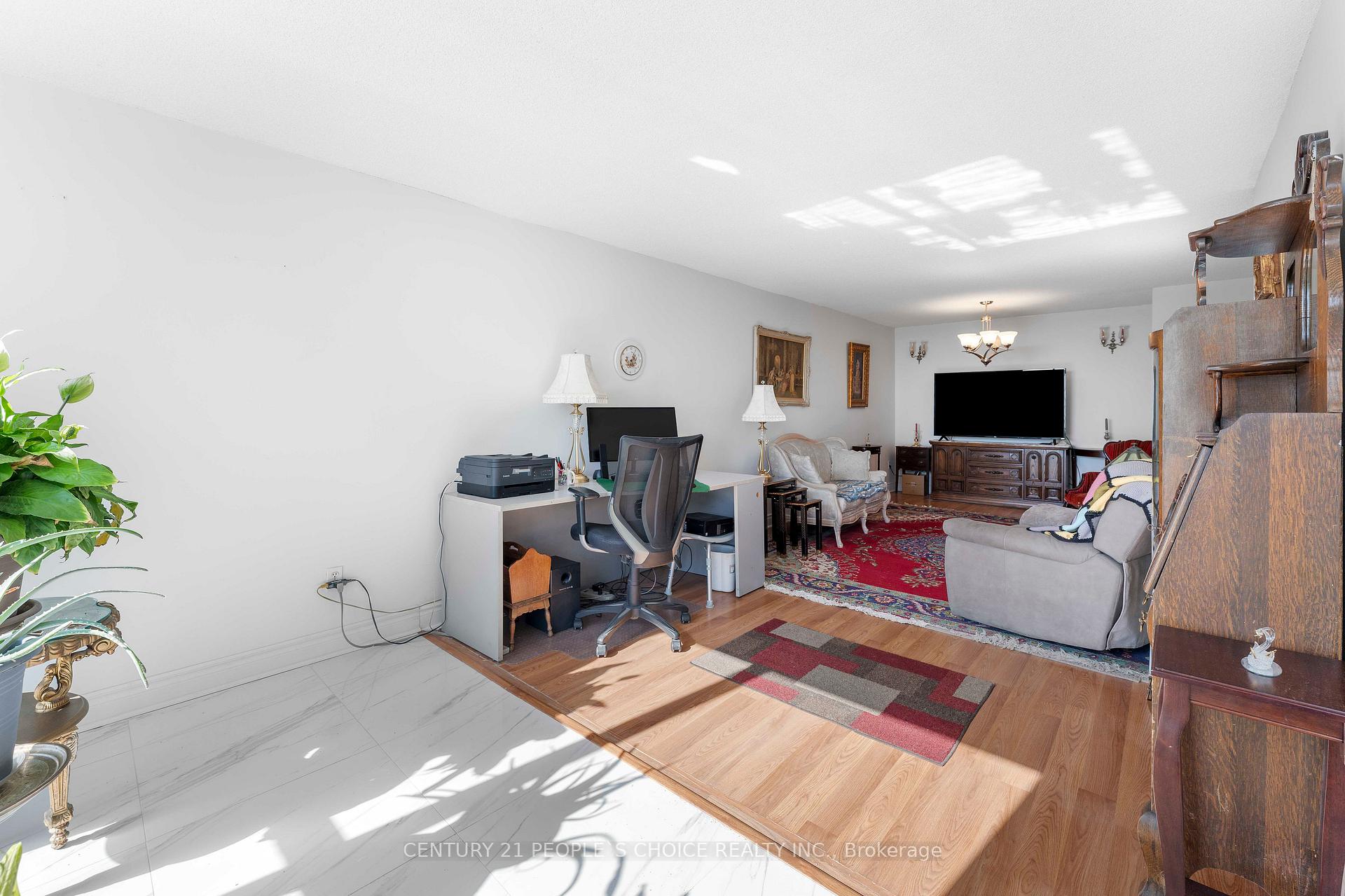 2 Bedrooms Condo at 3 Rowntree, Toronto For sale