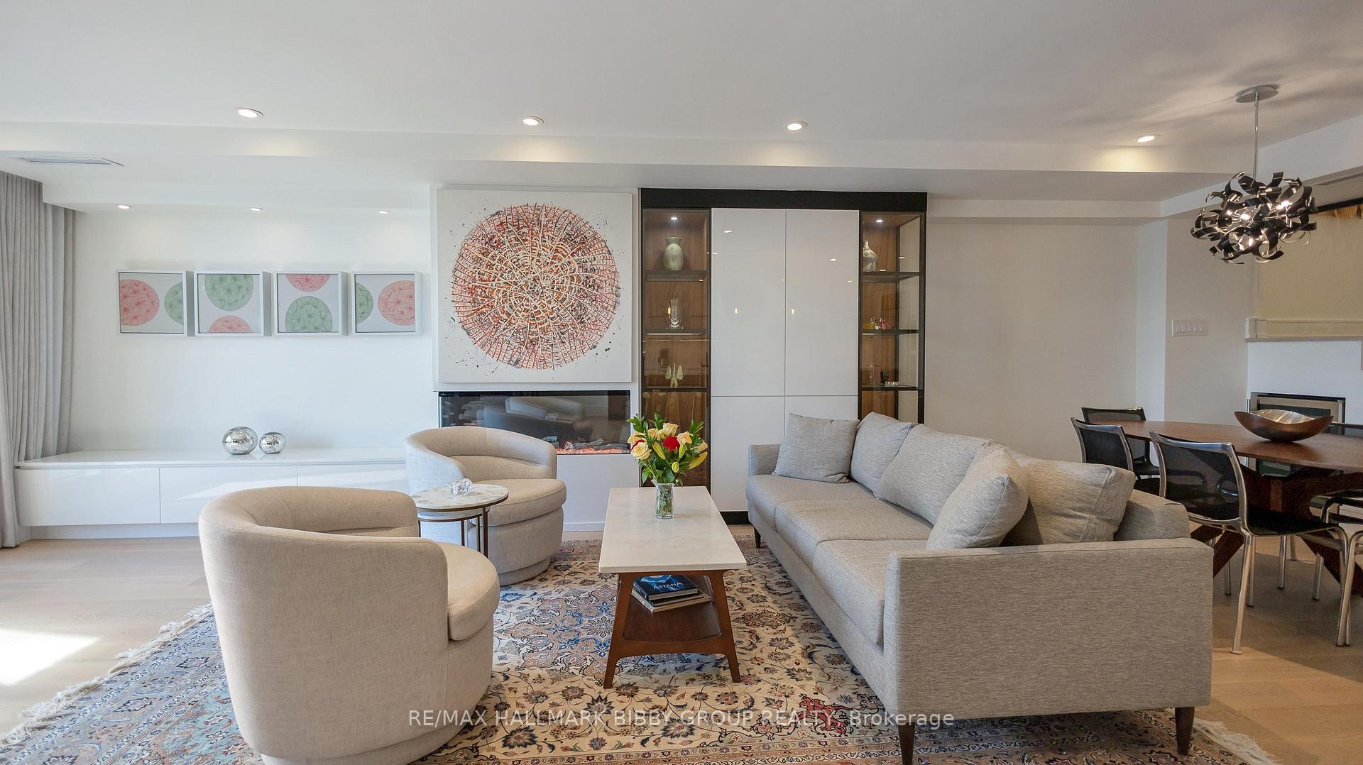 3 Bedrooms Condo at 99 Harbour, Toronto For sale