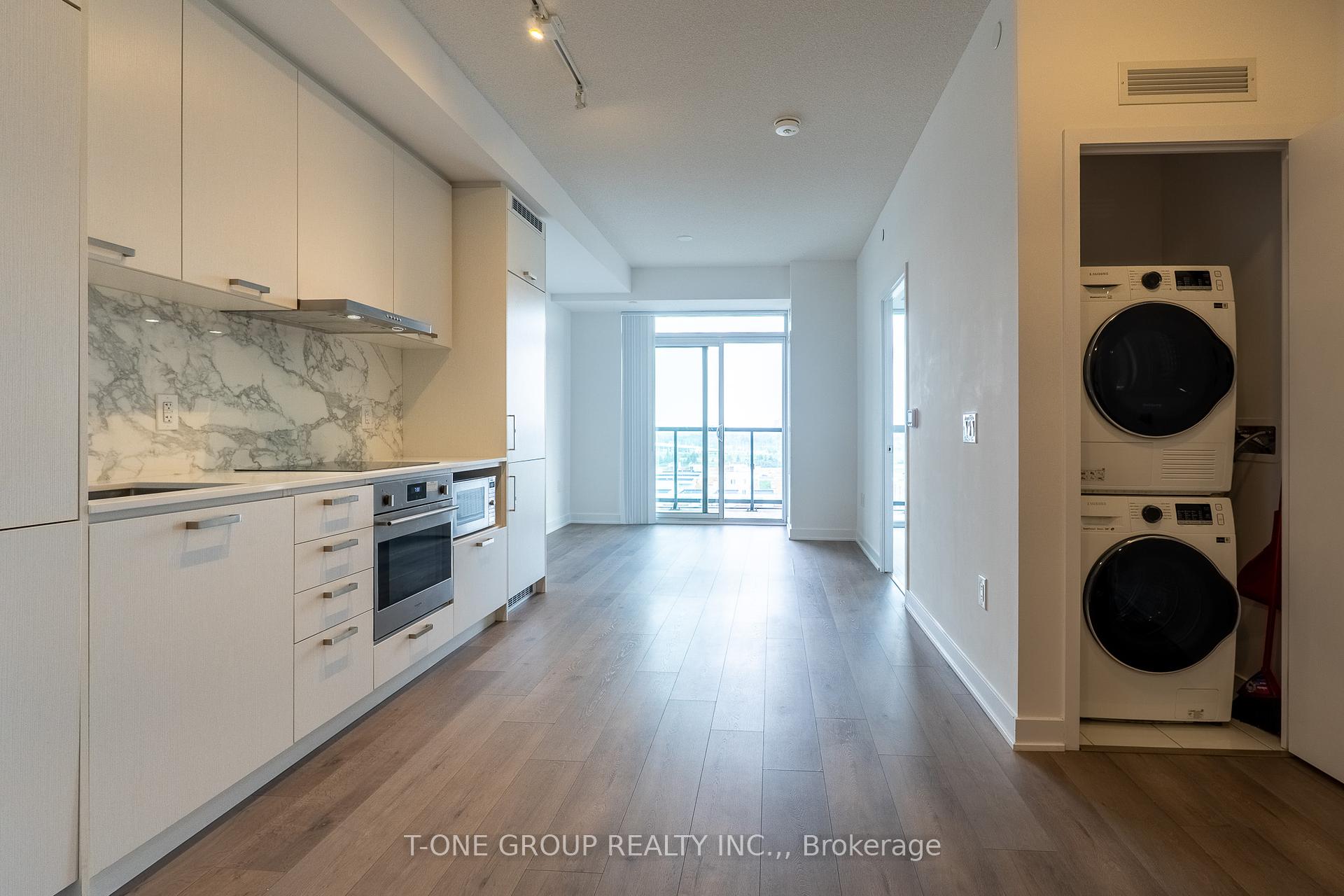 2 Bedrooms Condo at 10 Honeycrisp, Vaughan For sale