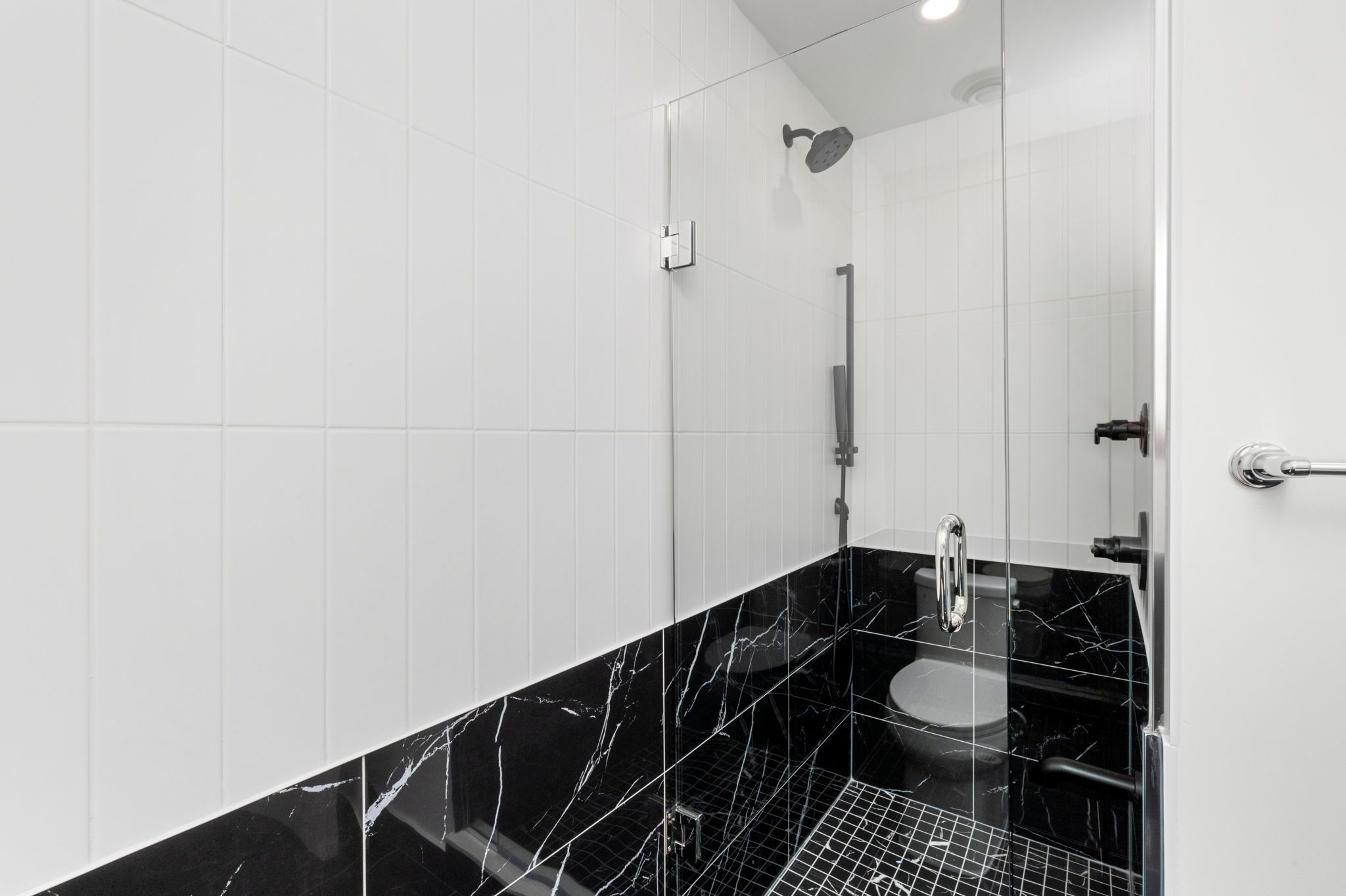 327 King Street W 4205