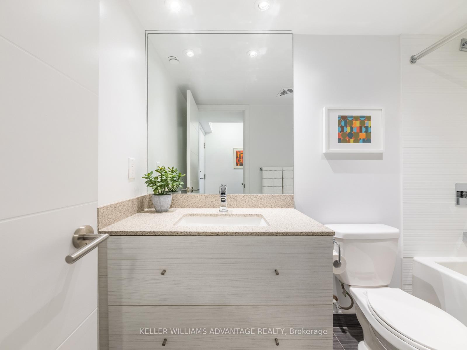 2 Bedrooms Condo at 525 Adelaide, Toronto For sale