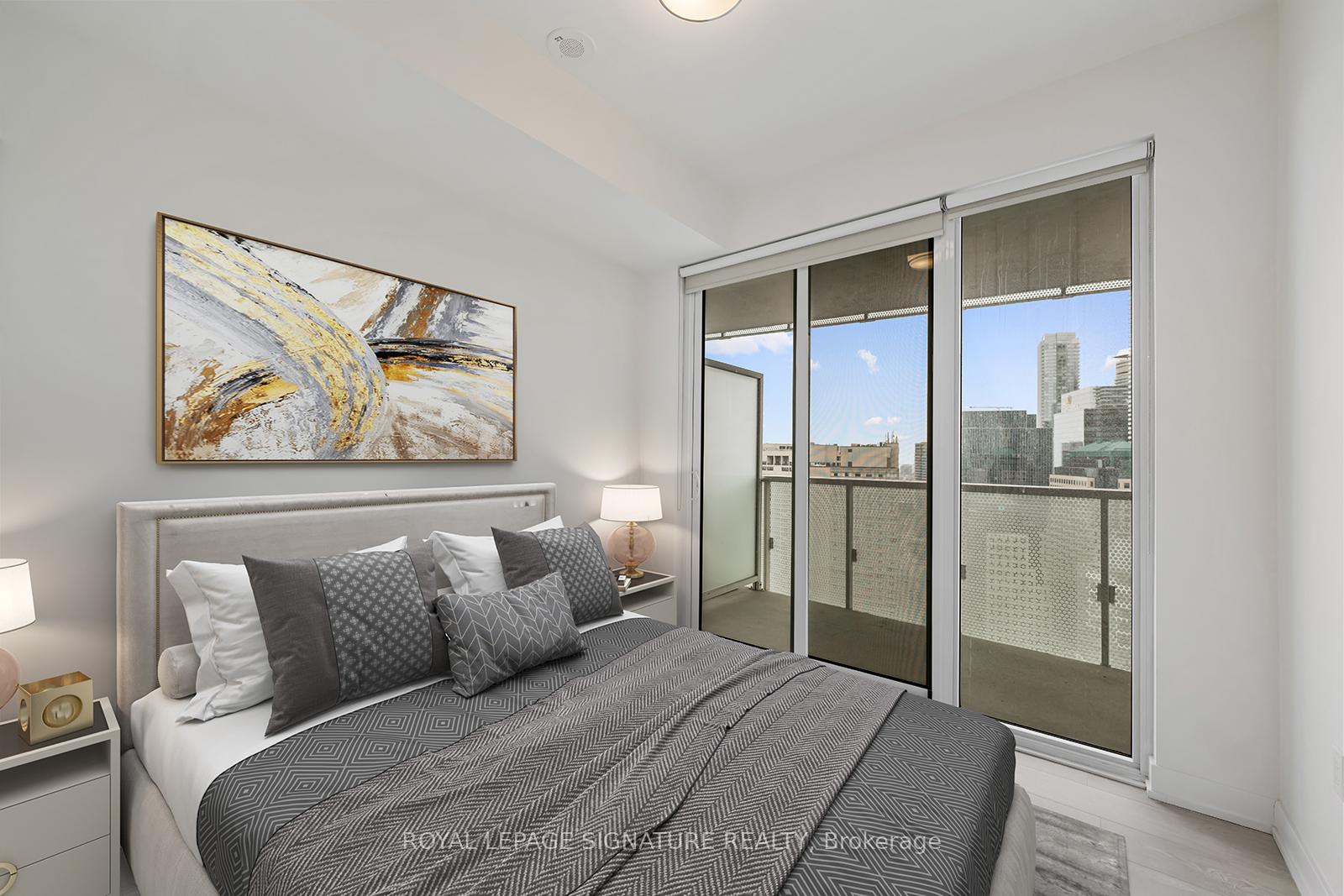 3 Bedrooms Condo at 15 Queens, Toronto For sale