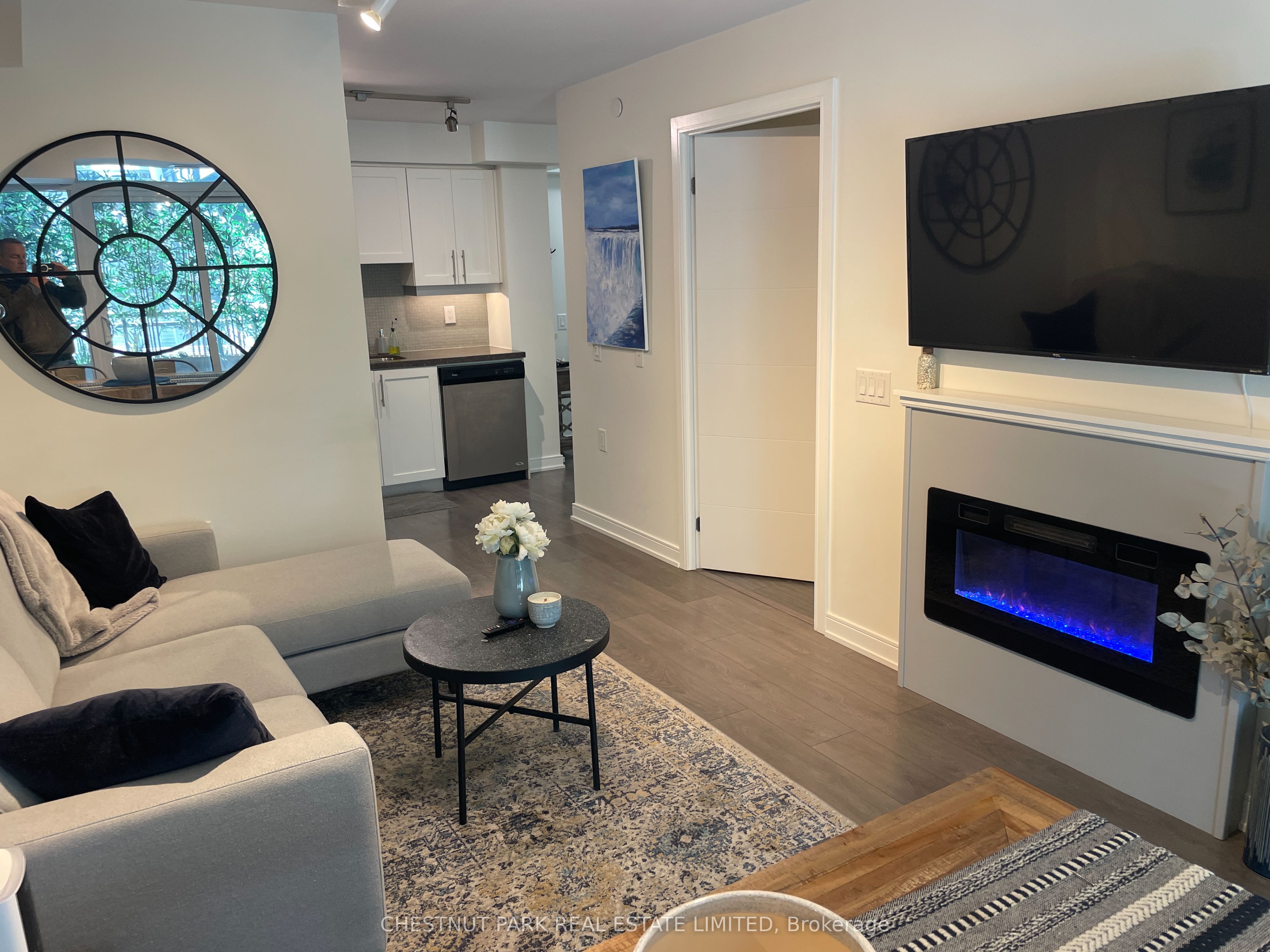 525 Adelaide Street W, #701