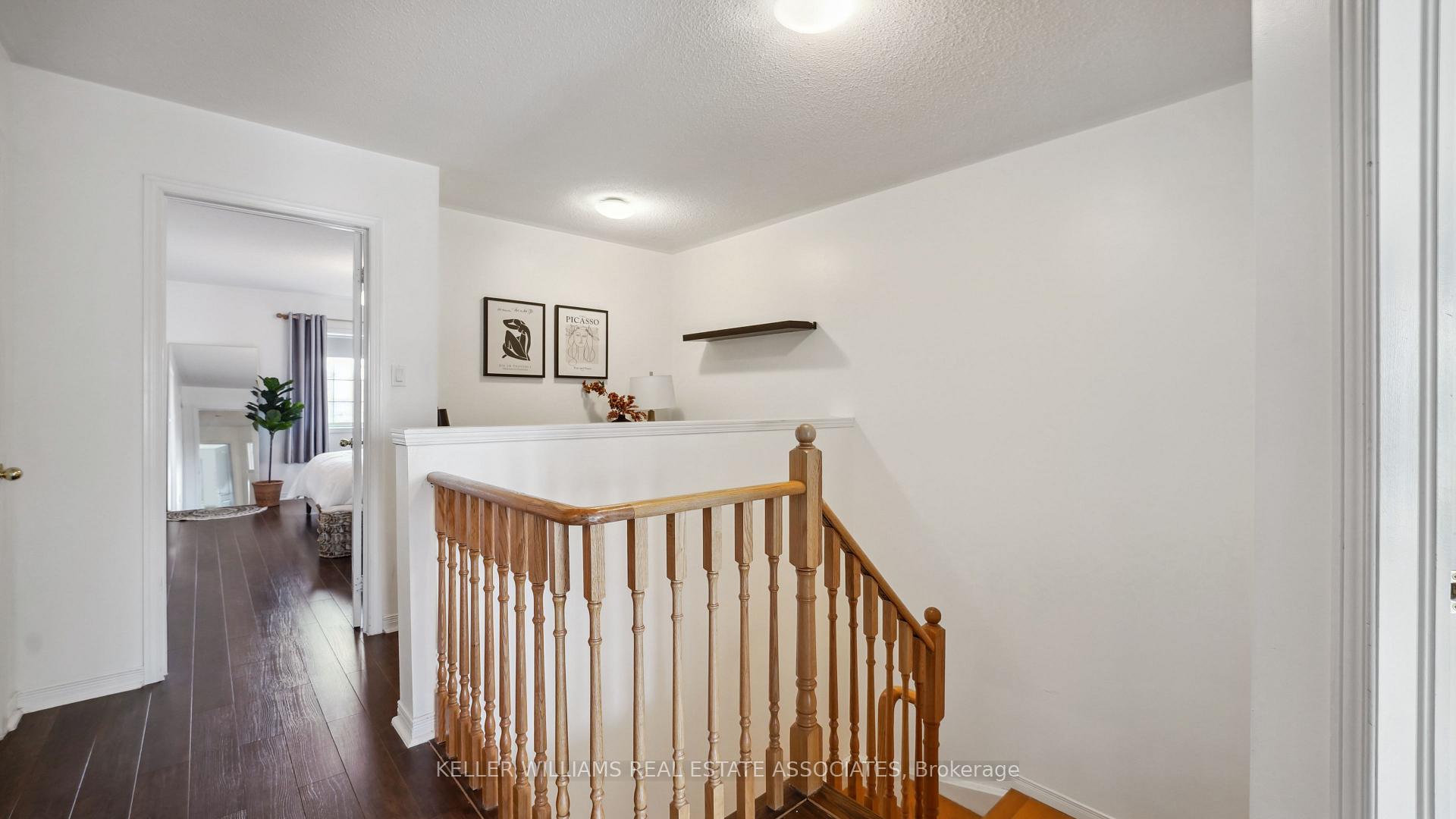3 Bedrooms Condo at 6399 Spinnaker, Mississauga For sale