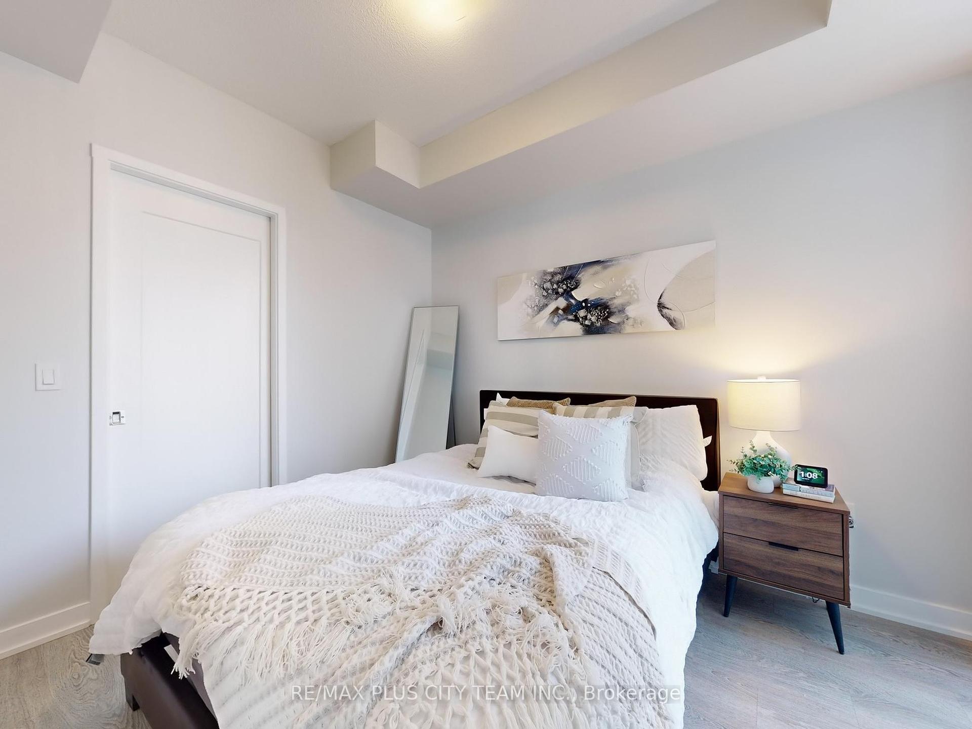 2 Bedrooms Condo at 99 John, Toronto For sale