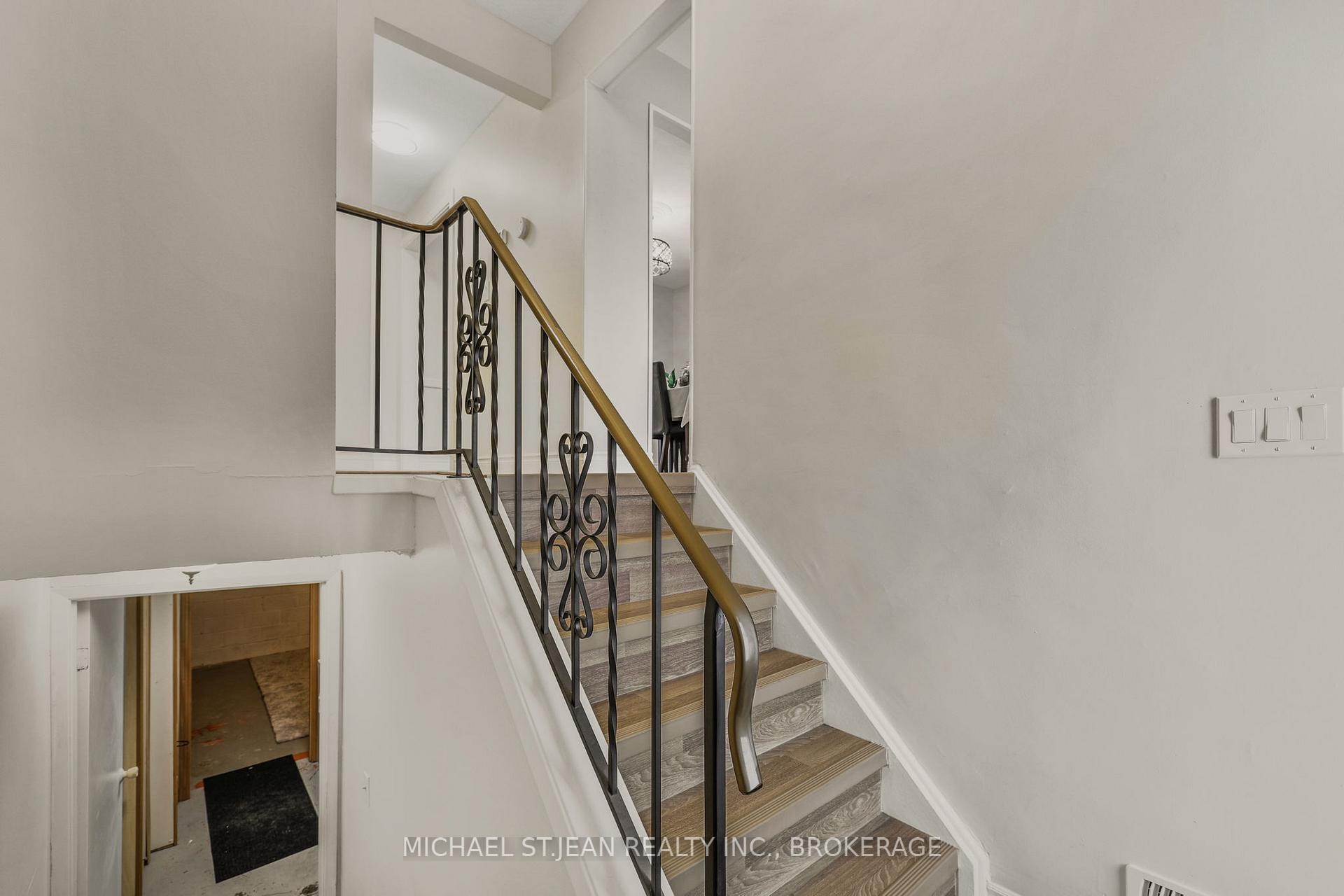 3 Bedrooms Condo at 1115 Paramount,  Hamilton For sale