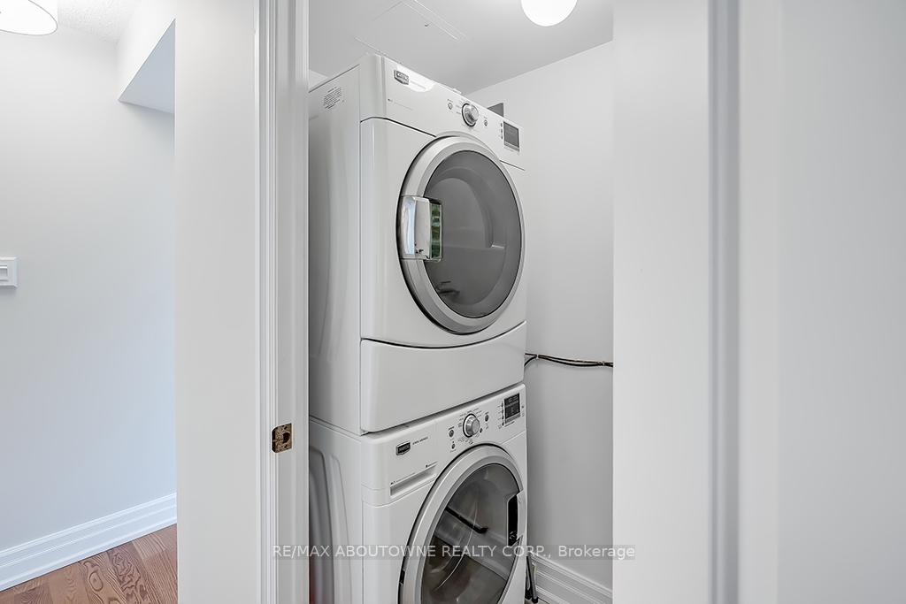 2 Bedrooms Condo at 1230 Marlborough,  Oakville For sale