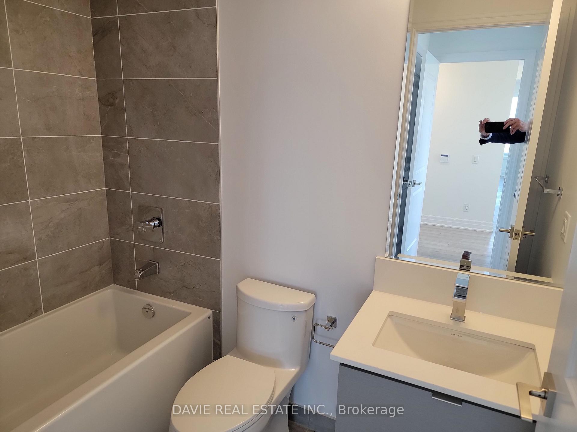 2 Bedrooms Condo at 36 Elm,  Mississauga For sale