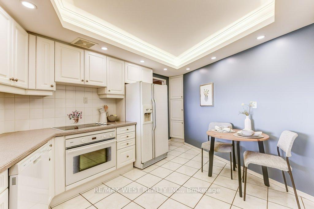 3 Bedrooms Condo at 2000 Islington, Toronto For sale