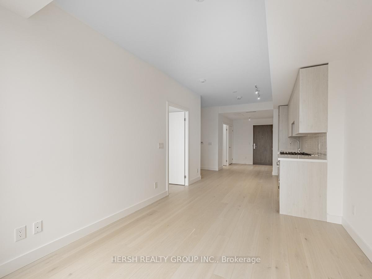 2 Bedrooms Condo at 160 Kingsway,  Toronto For sale
