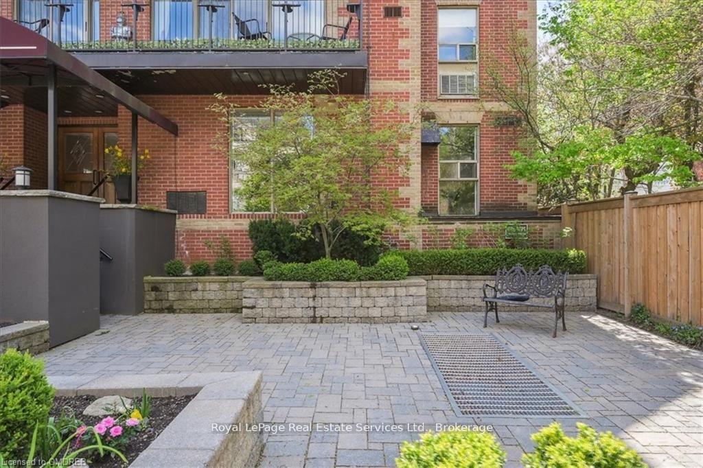 2 Bedrooms Condo at 162 REYNOLDS,  Oakville For sale