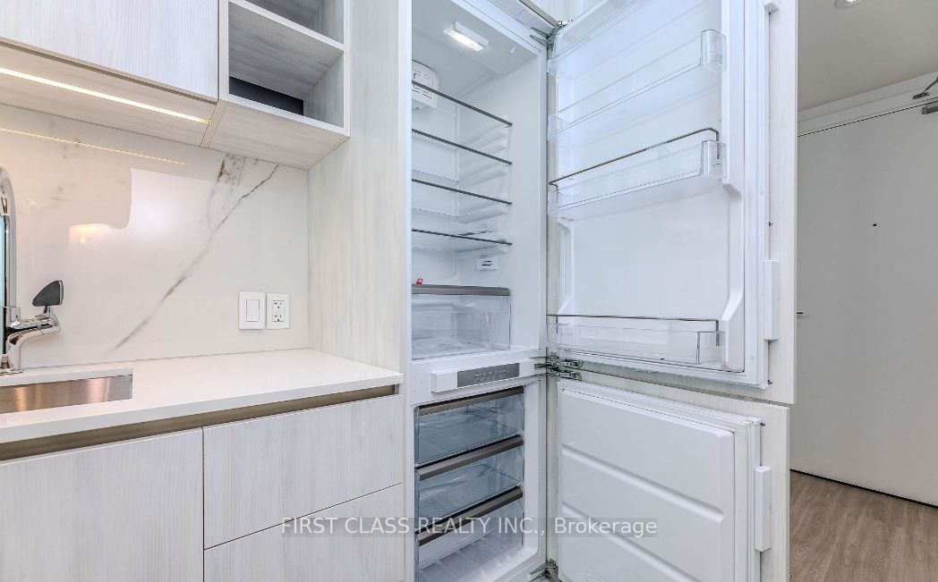 8 Wellesley Street W, #2510