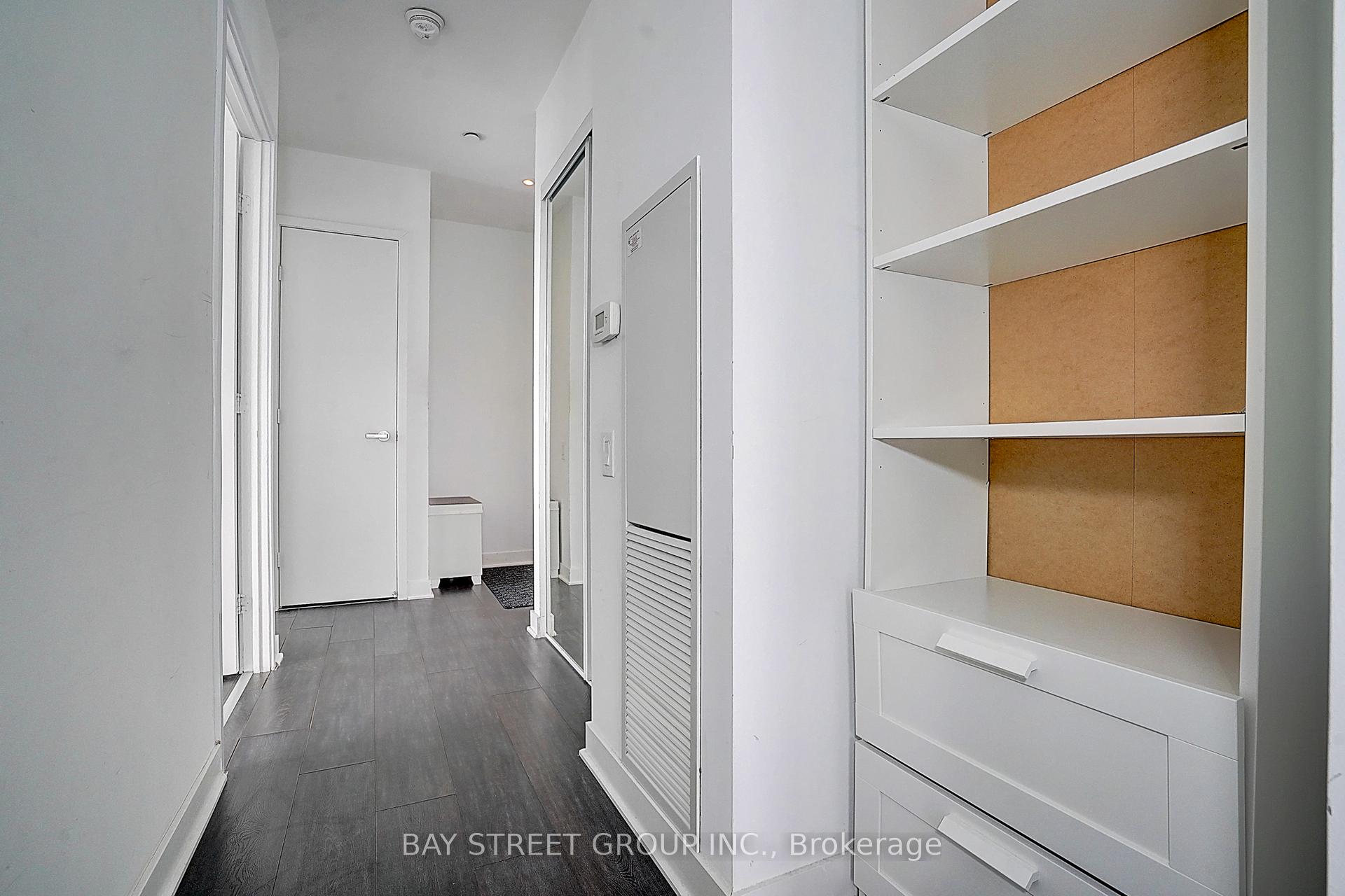 1 Bedroom Condo at 15 Grenville, Toronto For sale