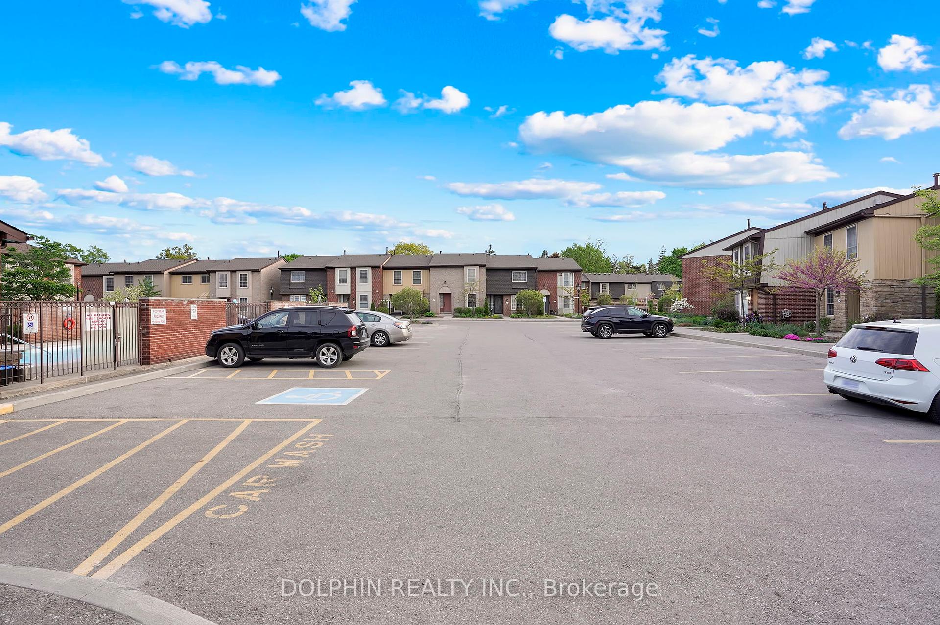 3 Bedrooms Condo at 3033 Glencrest, Burlington For sale