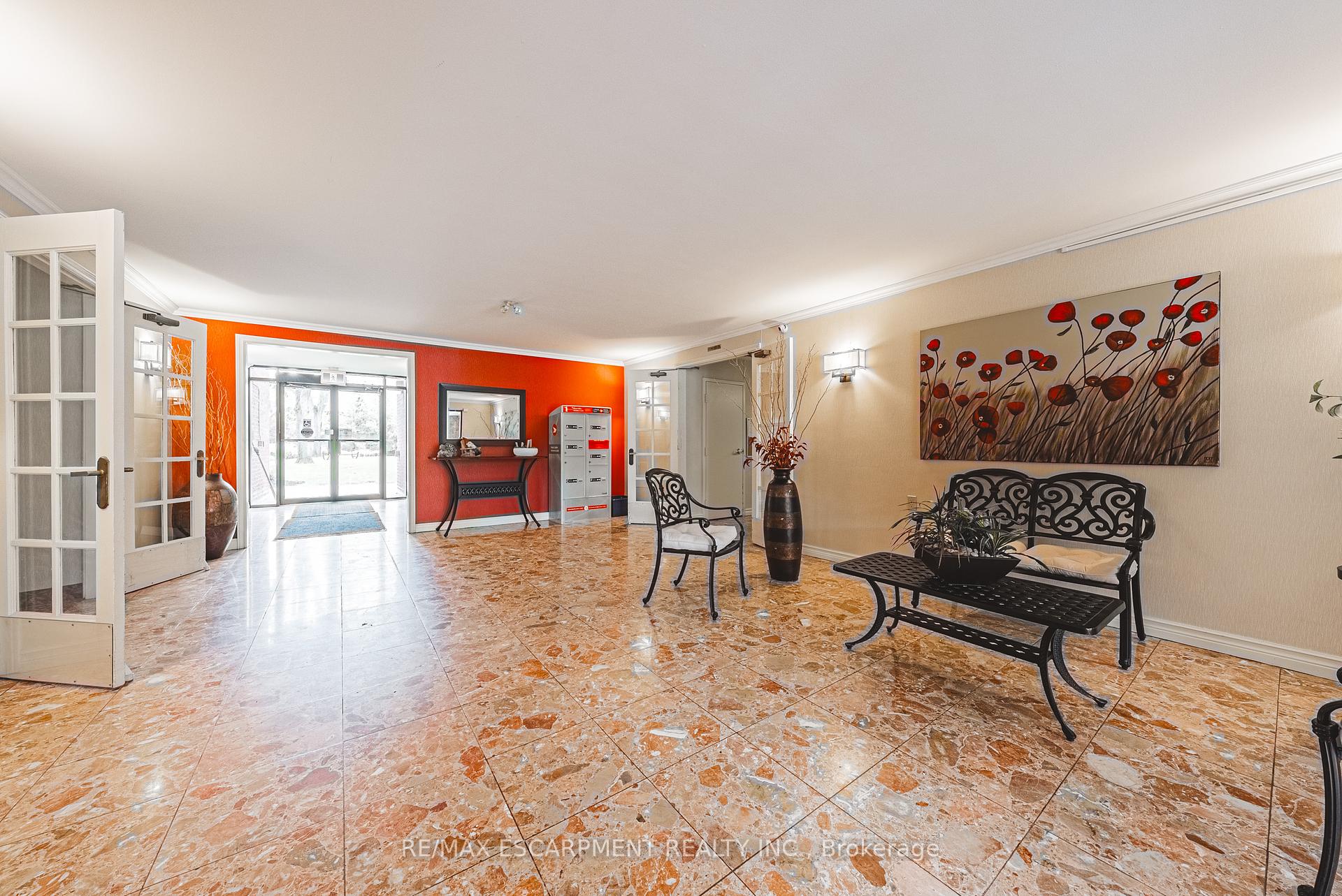 3 Bedrooms Condo at 150 WILSON, Hamilton For sale