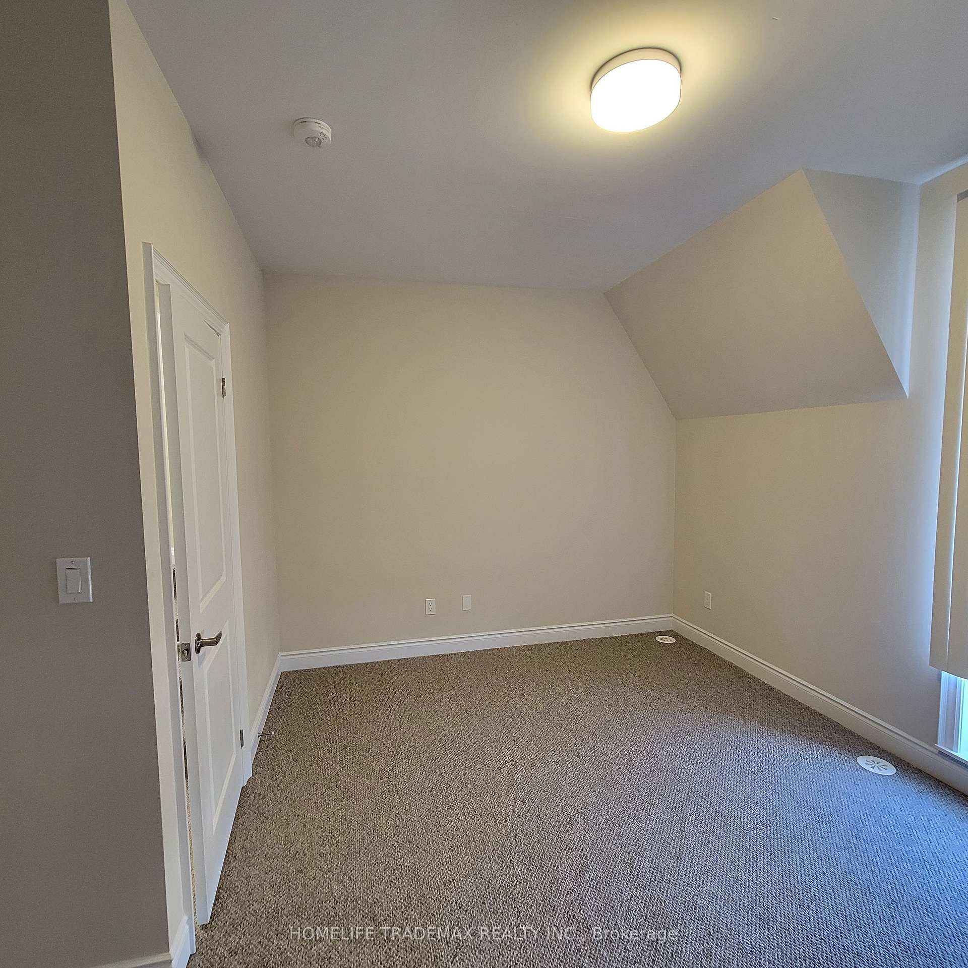 3 Bedrooms Condo at 15 Lunar, Mississauga For sale