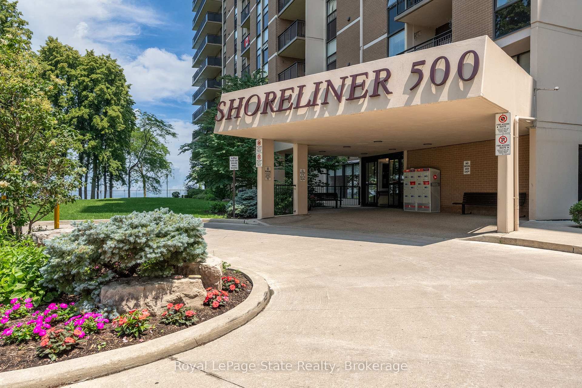 2 Bedrooms Condo at 500 Green,  Hamilton For sale
