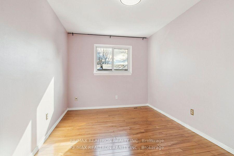 3 Bedrooms Condo at 44 Chester Le, Toronto For sale
