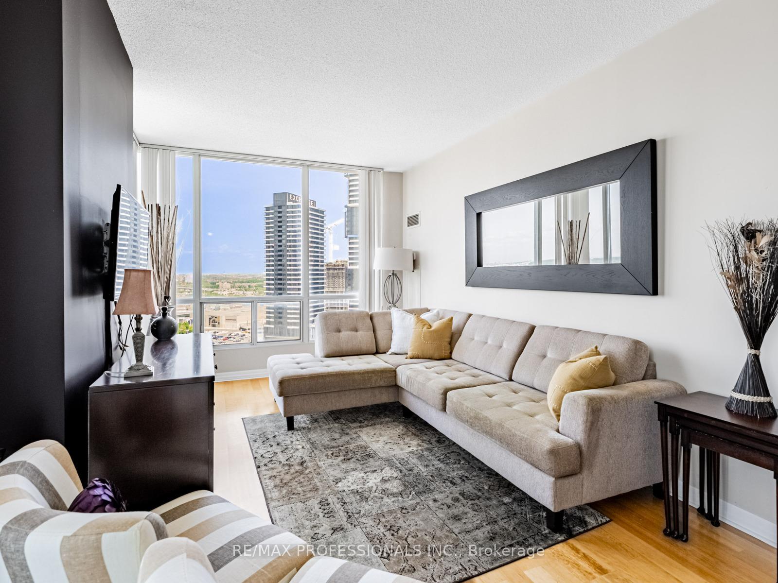 2 Bedrooms Condo at 3939 Duke of York, Mississauga For sale