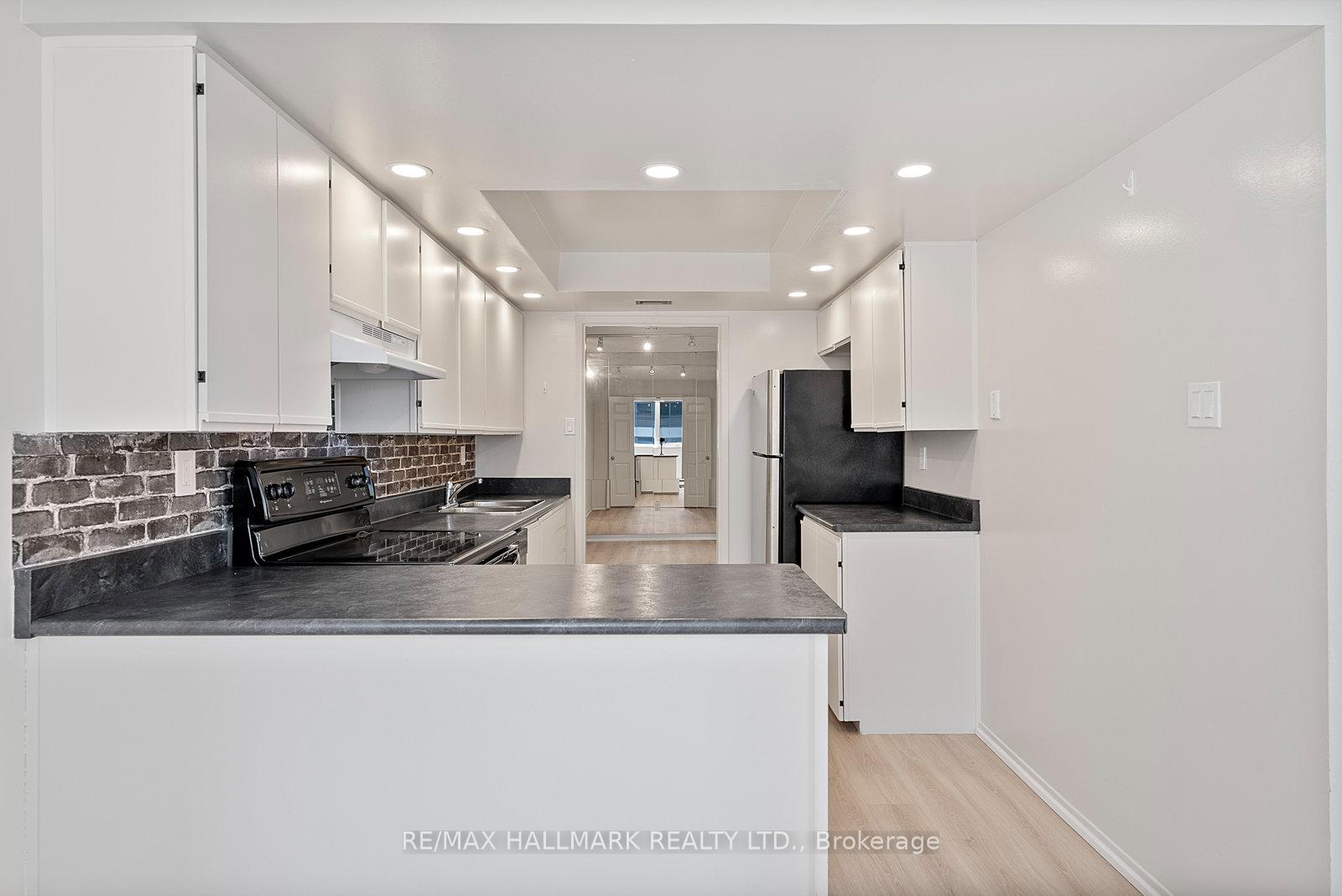 3 Bedrooms Condo at 360 Bloor, Toronto For sale