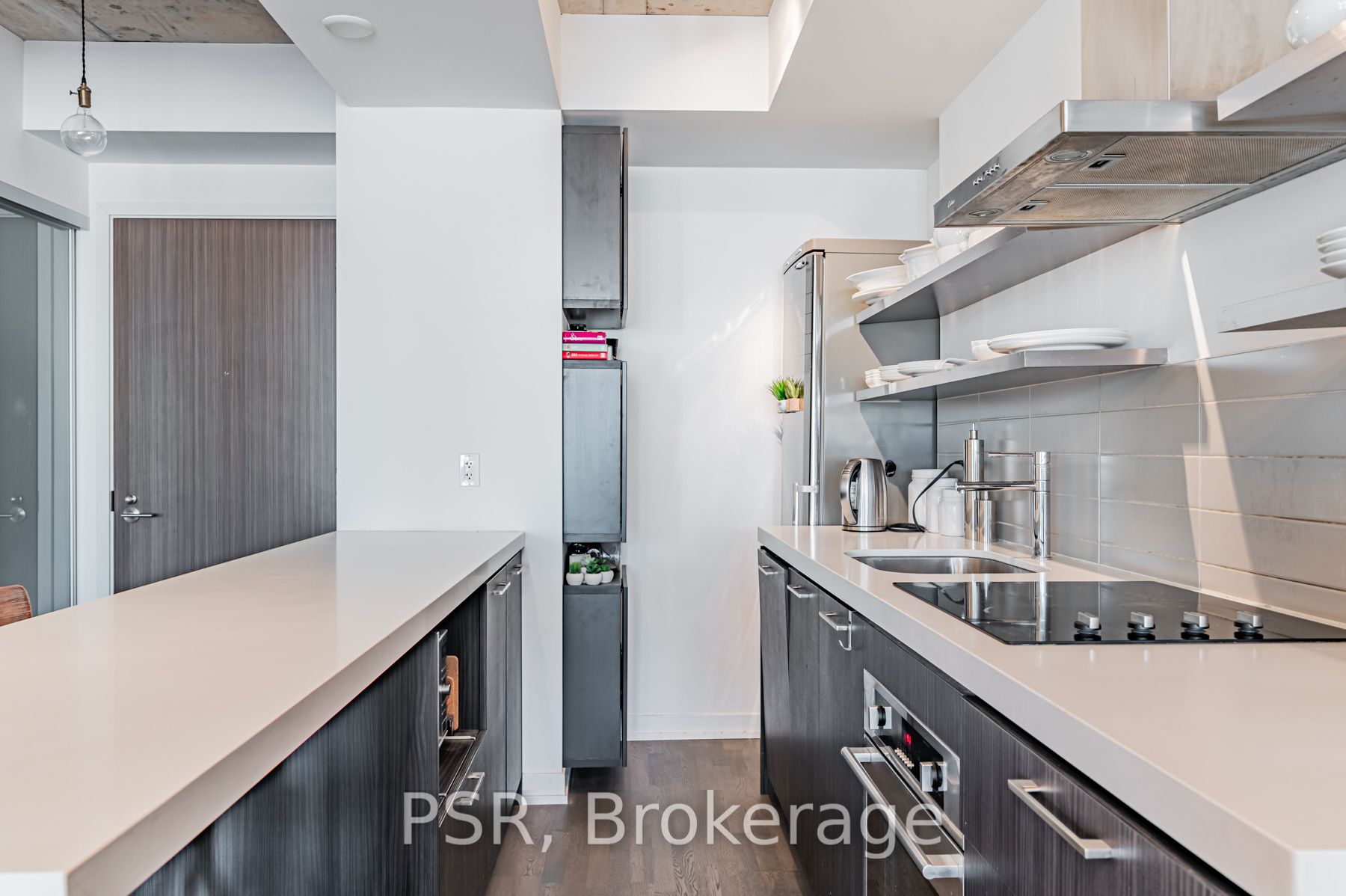 560 King Street W, #610