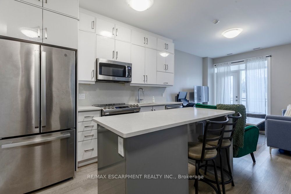95 Dundas Street W, #003