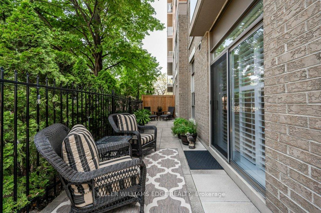 2 Bedrooms Condo at 1150 Parkwest, Mississauga For sale