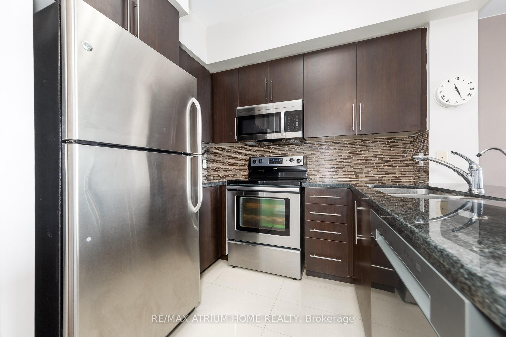 2 Bedrooms Condo at 20 North Park, Vaughan For sale