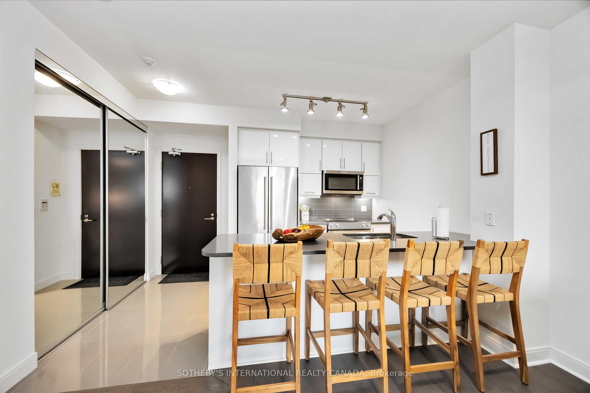 2 Bedrooms Condo at 825 Church, Toronto For sale