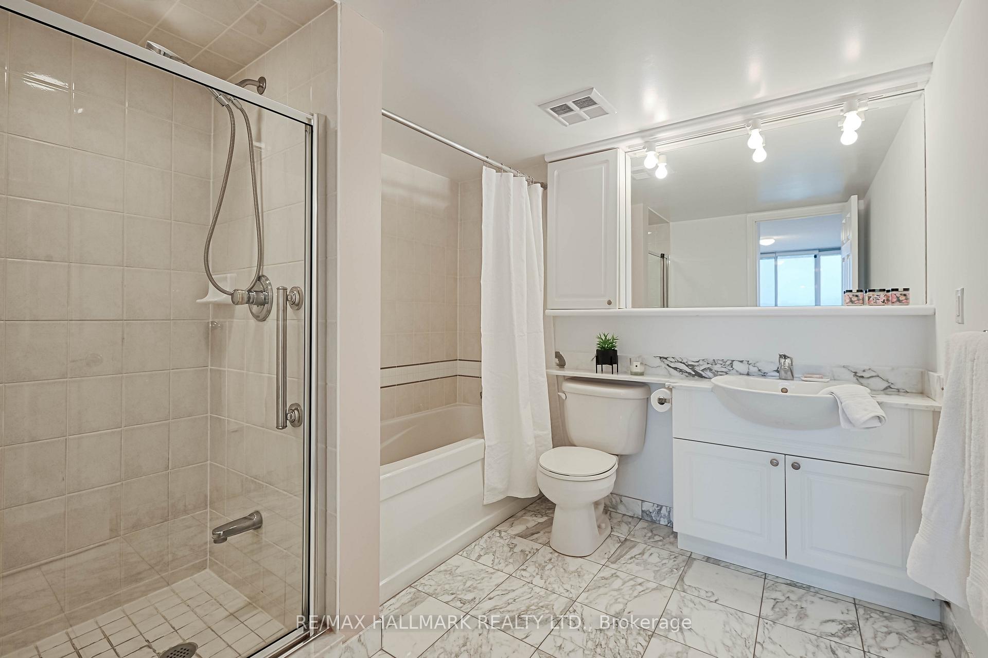 2 Bedrooms Condo at 388 Bloor, Toronto For sale
