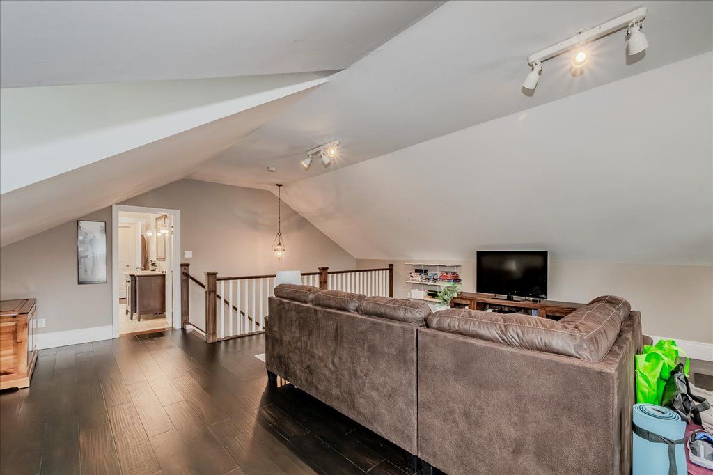 245 Hill Street W