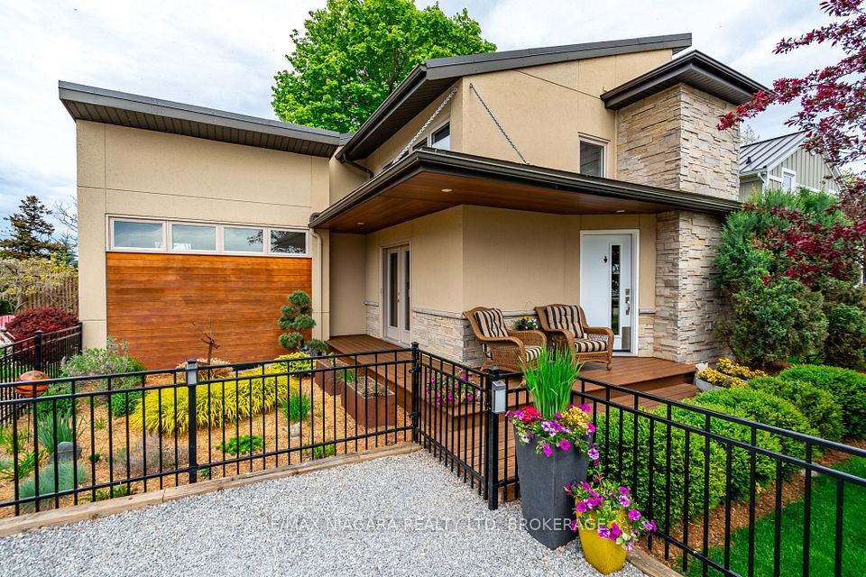 1134 Lakeshore