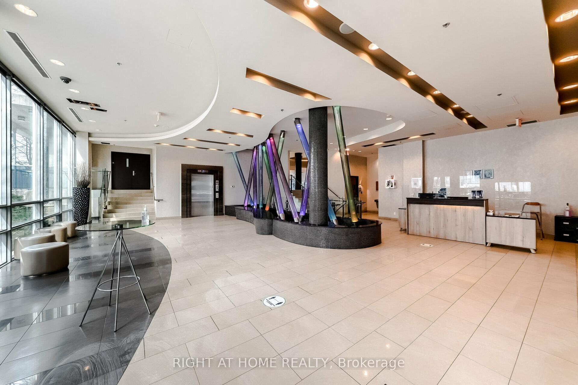 2 Bedrooms Condo at 70 Absolute, Mississauga For sale