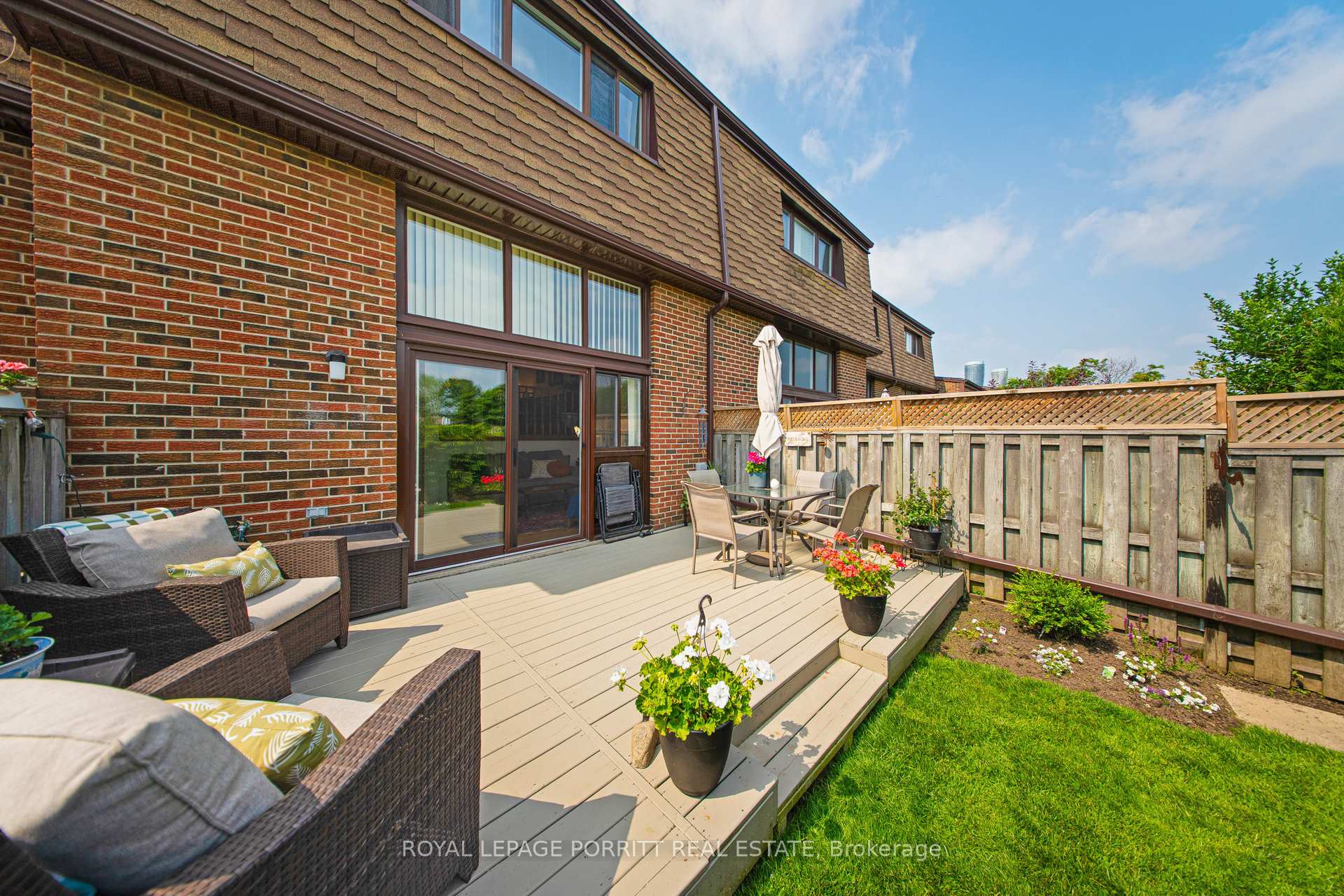 3 Bedrooms Condo at 3395 Cliff, Mississauga For sale