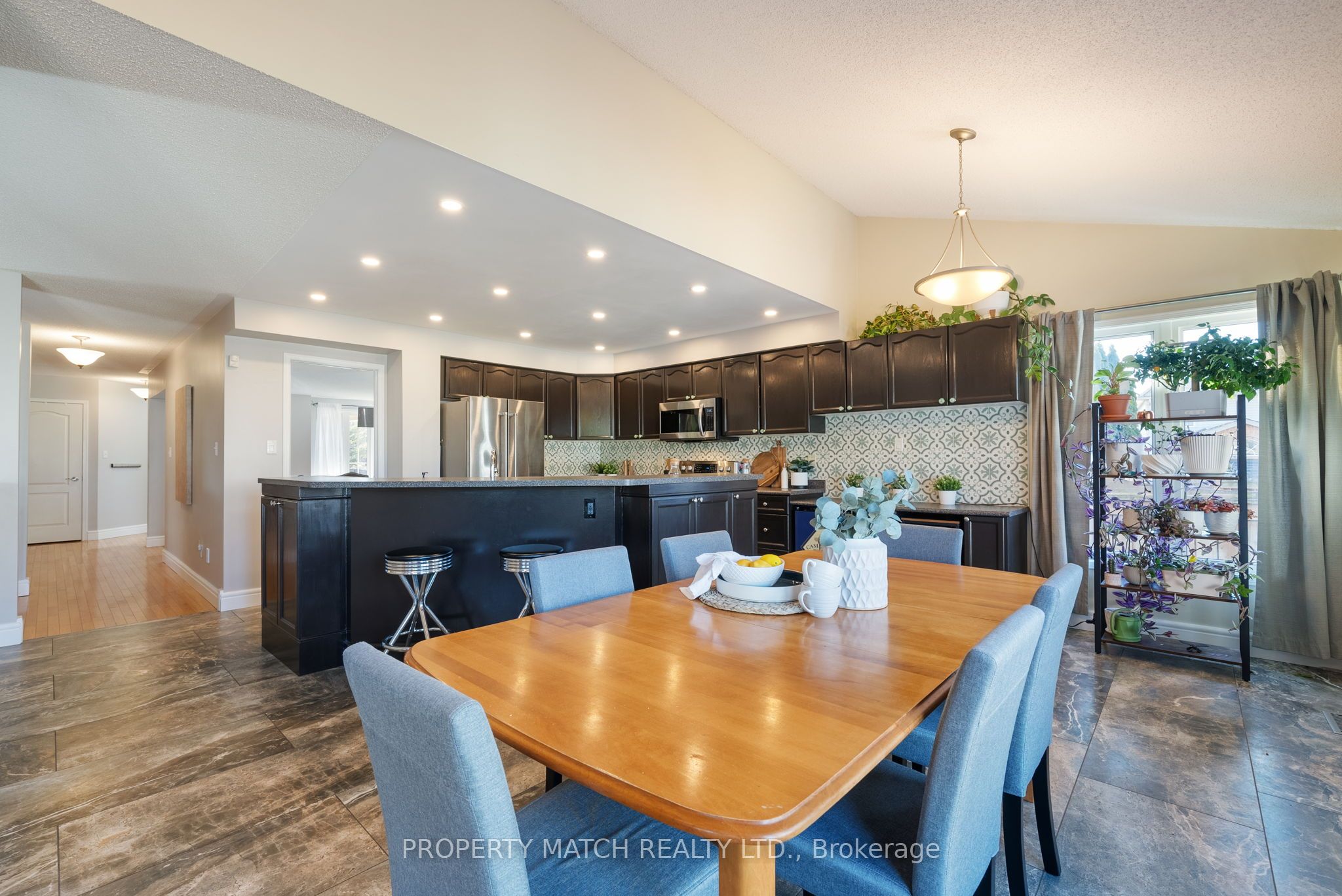 3122 Country Lane