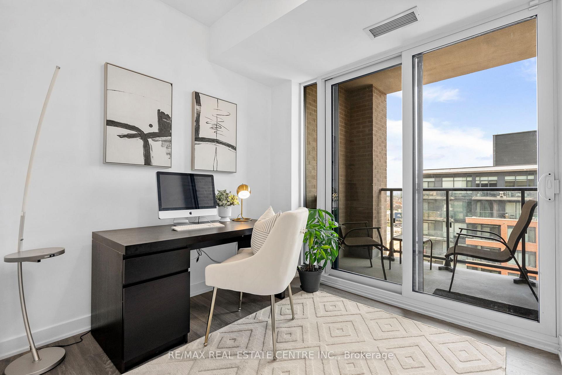 3 Bedrooms Condo at 100 Eagle Rock, Vaughan For sale