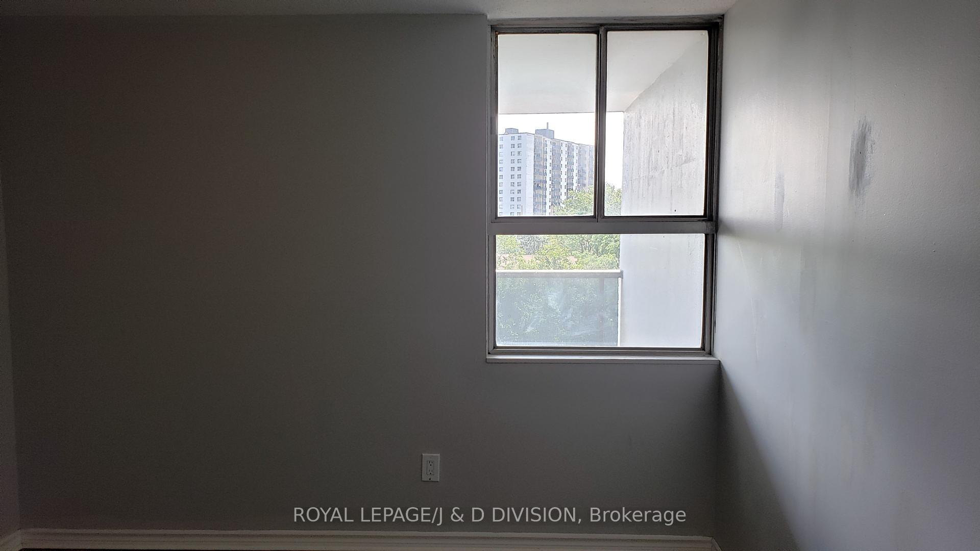2 Bedrooms Condo at 10 Tobermory, Toronto For sale