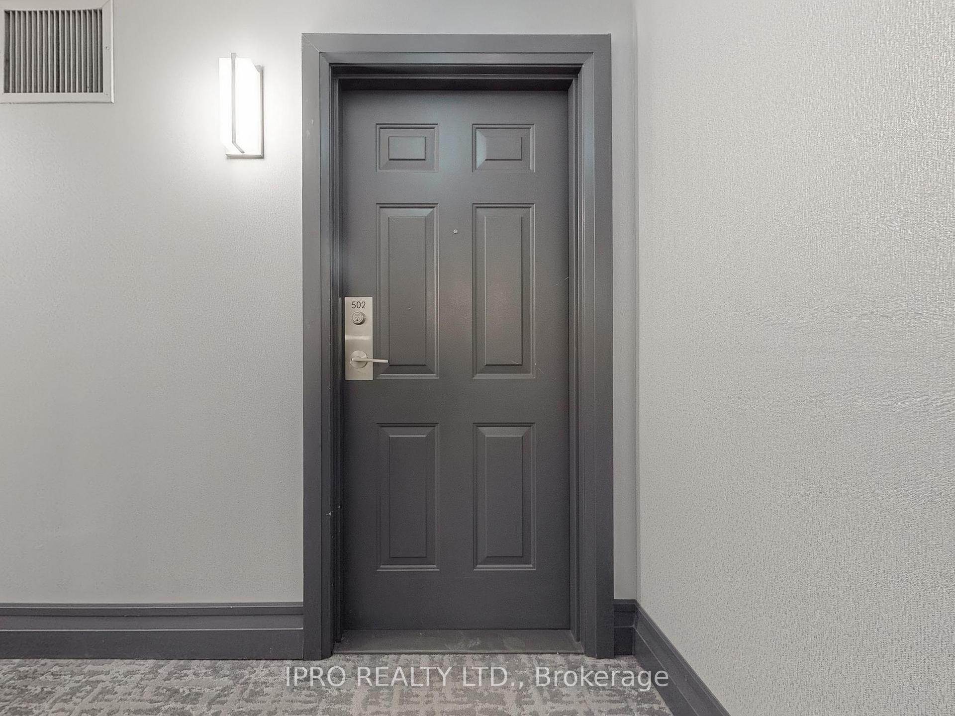2 Bedrooms Condo at 32 Tannery, Mississauga For sale