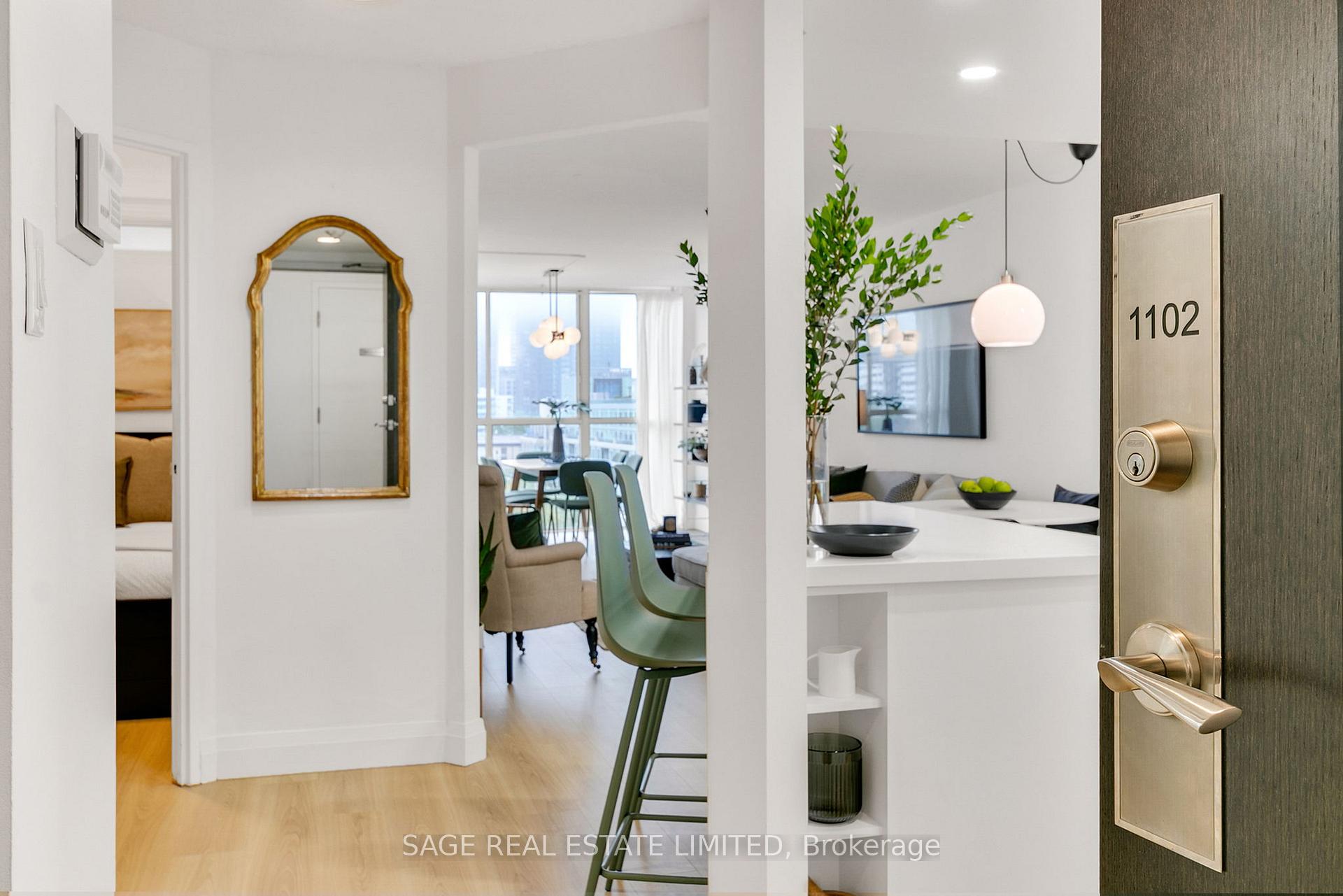 2 Bedrooms Condo at 15 Maitland, Toronto For sale